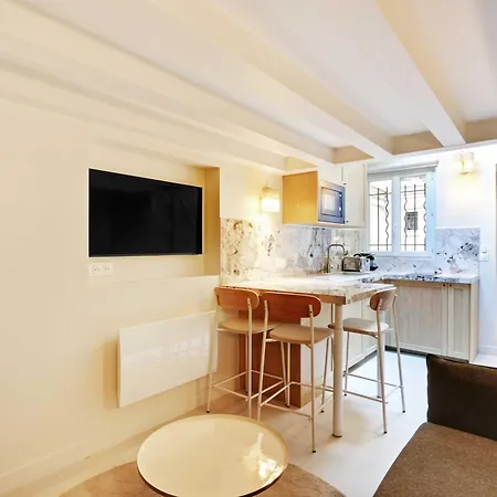 Chic And Cosy Apartment-canal Saint Martin