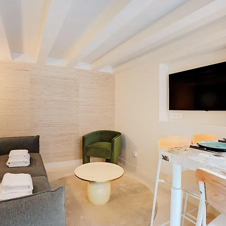 Апартаменты Chic And Cosy Apartment-canal Saint Martin Париж